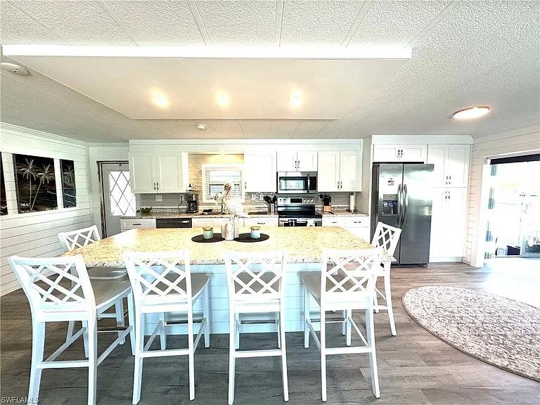 4700 Leilani Ln — Photo 18