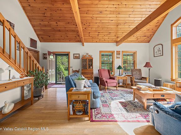 5th image of 918 Livingston Road