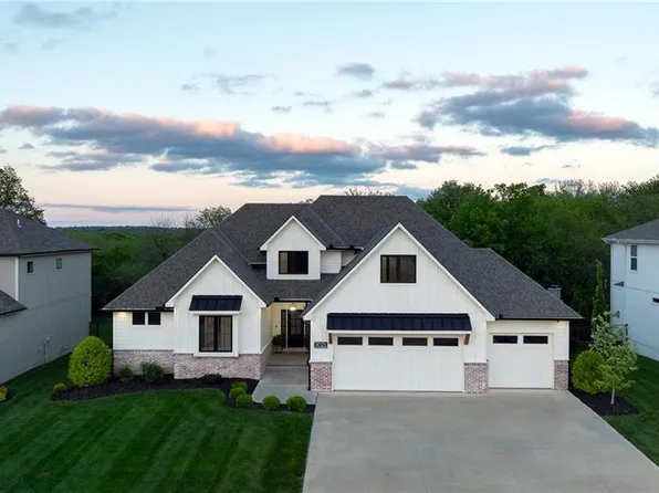 2021 NE Bluestone Dr, Lees Summit, MO 64064