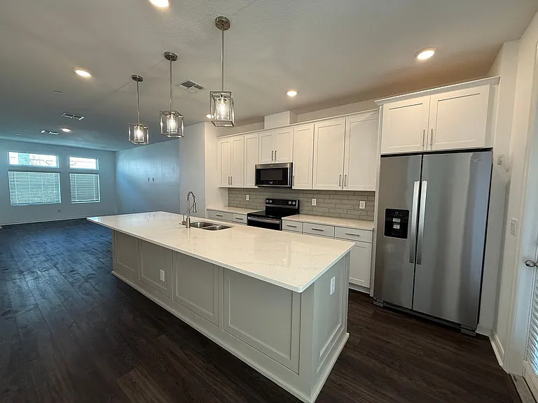 12850 Gabor Ave — Photo 7