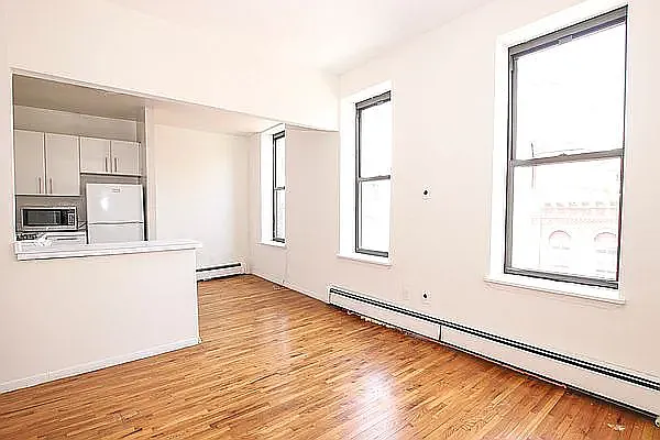 220 East 25th Street — Photo 2