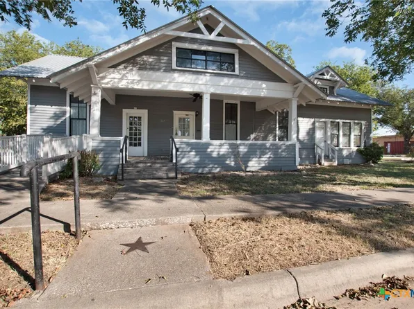 107 W 5th St, Lampasas, TX 76550