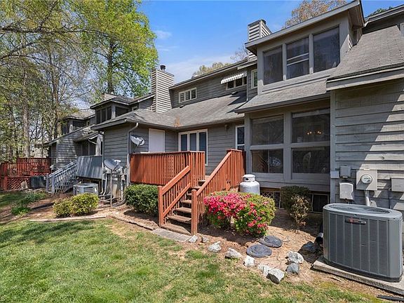 5th image of 3046 Laurel Springs Dr