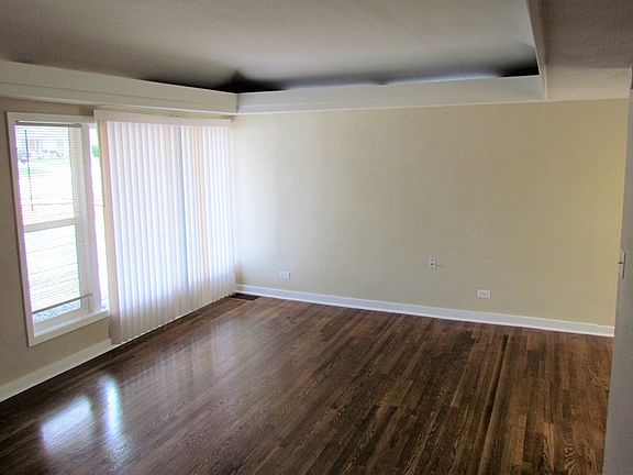 3rd image of 3045 N Glencoe St
