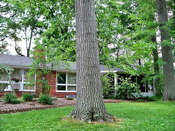 3rd image of 913 N Warpath Dr