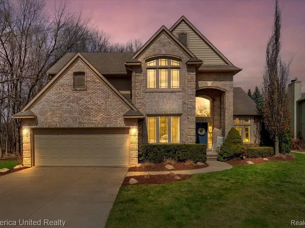 1294 S Creek Dr, Wixom, MI 48393