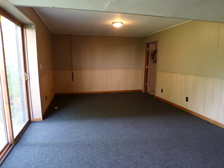 8087 Lansing Rd — Photo 16