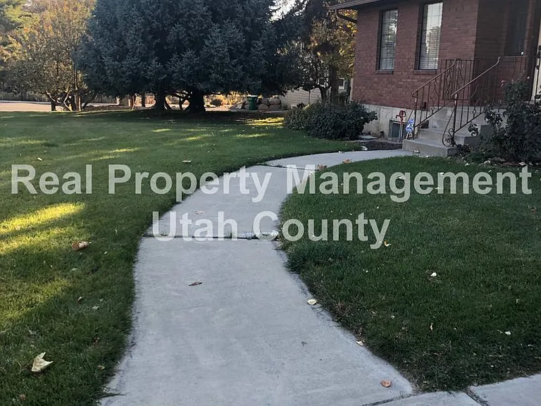 1639 N 1200th St E — Photo 1