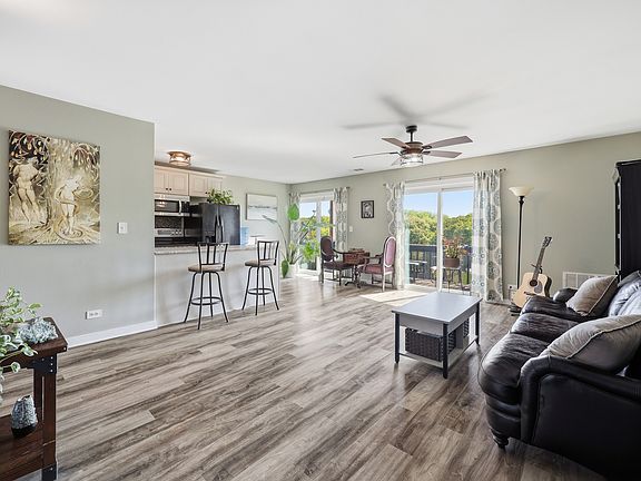 4th image of 48 Oak Hill Colony APT 9