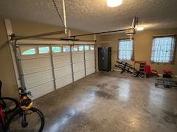 429 Stonebrook Dr, Galax, VA 24333