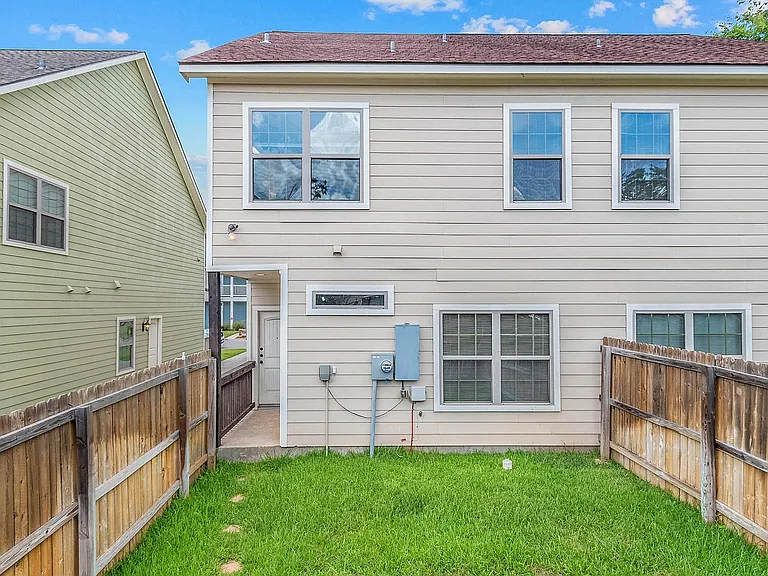 304 Live Oak St — Photo 15