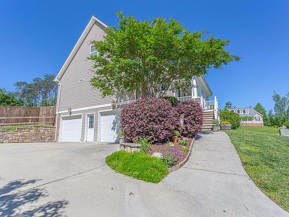 380 Olivia Lane-10