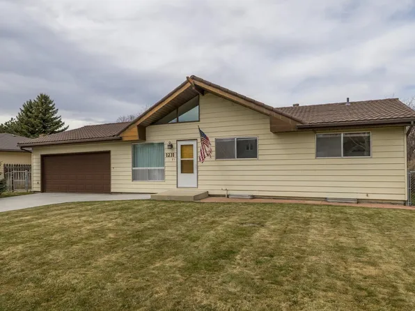1231 Birch Ln, Cody, WY 82414