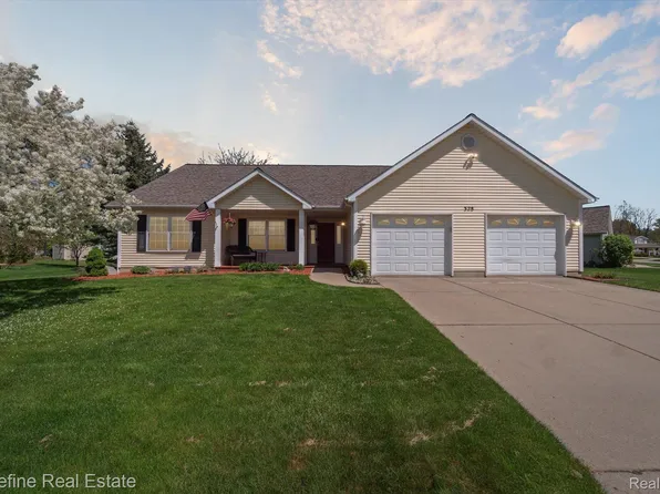 328 Split Rail Rdg, Williamston, MI 48895