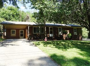 13 Dearr Dr, Lexington, NC 27292
