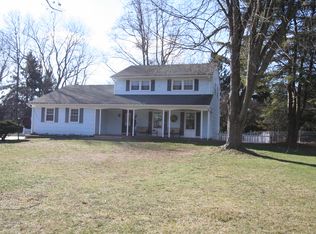 9 Sweeney Ct, Green Brook, NJ 08812