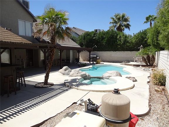 4th image of 7124 Maybrook Dr