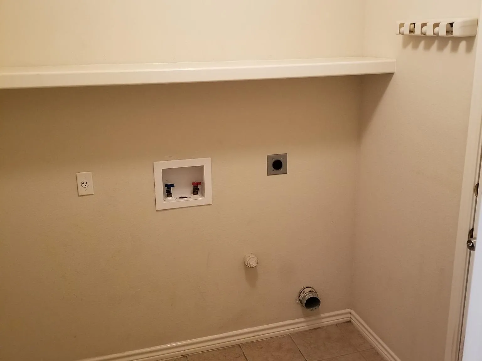 3 bed, 1300 sqft, $2,000 — Photo 4