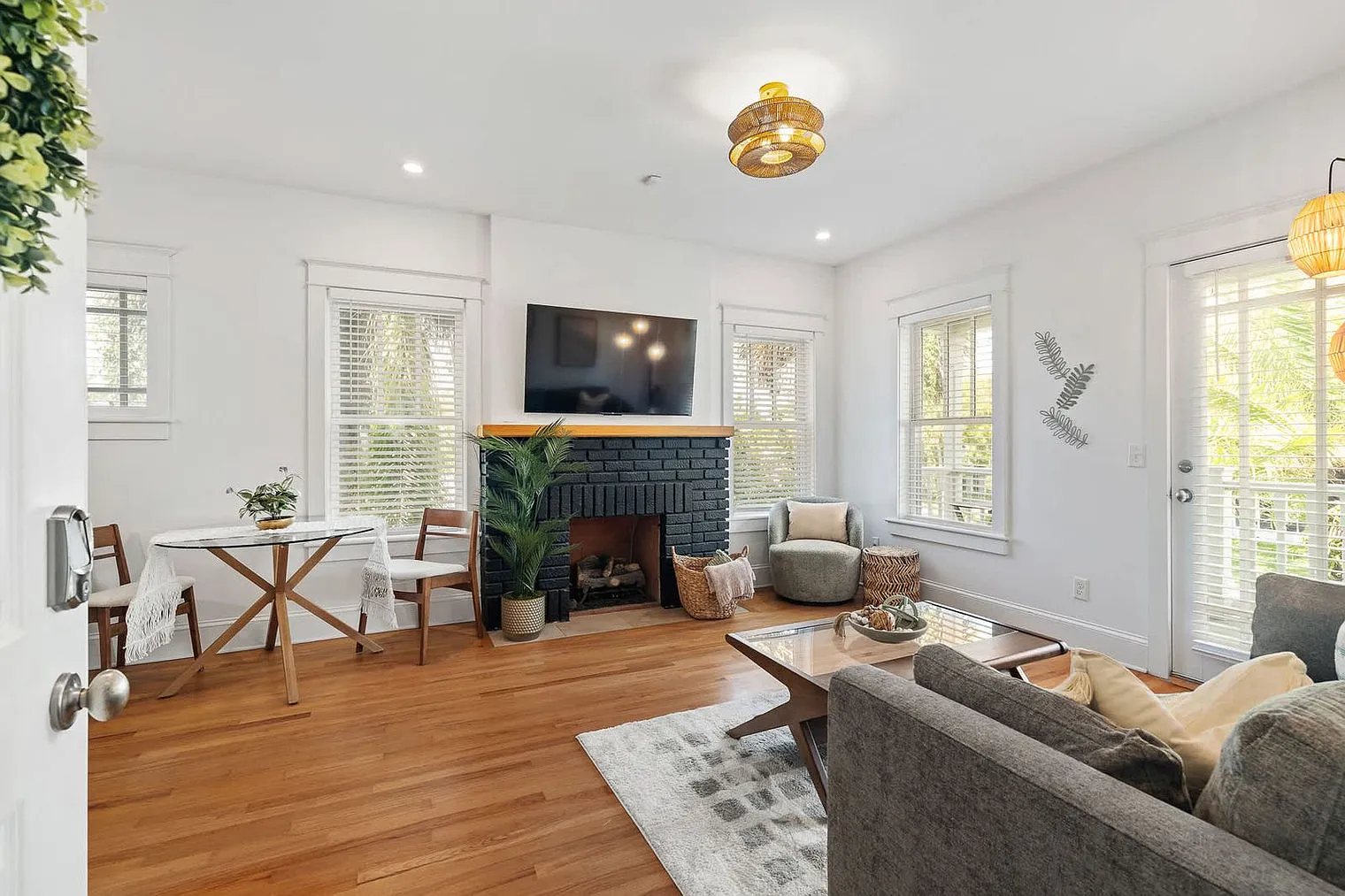 1 bed, 1.0 bath, 495 sqft, $5,498 — Photo 2