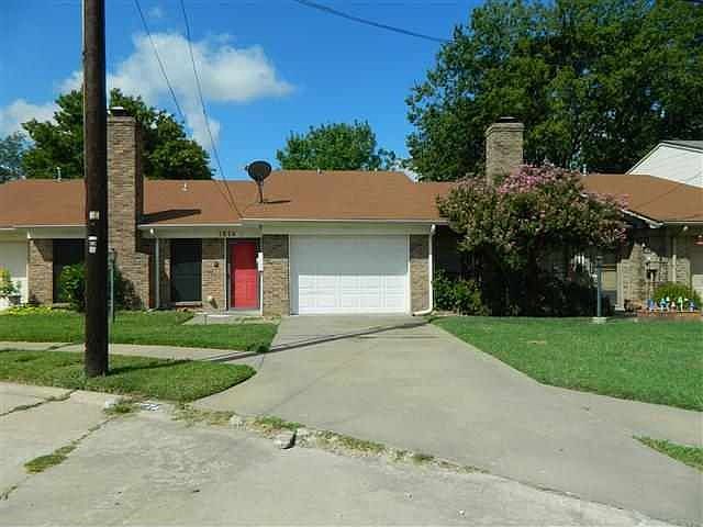 2nd image of 1874 Woodside Ln