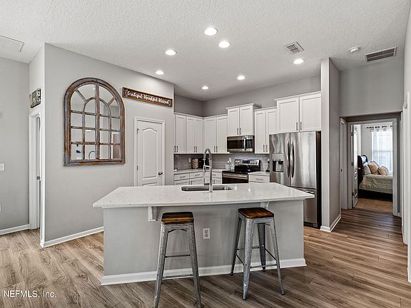 3rd image of 2925 COLD CREEK Court