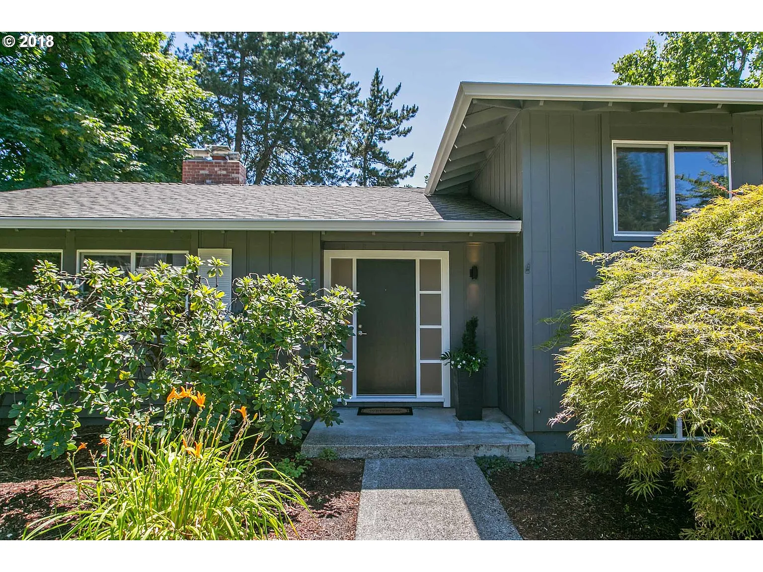 2400 SW Scenic Dr photo 1
