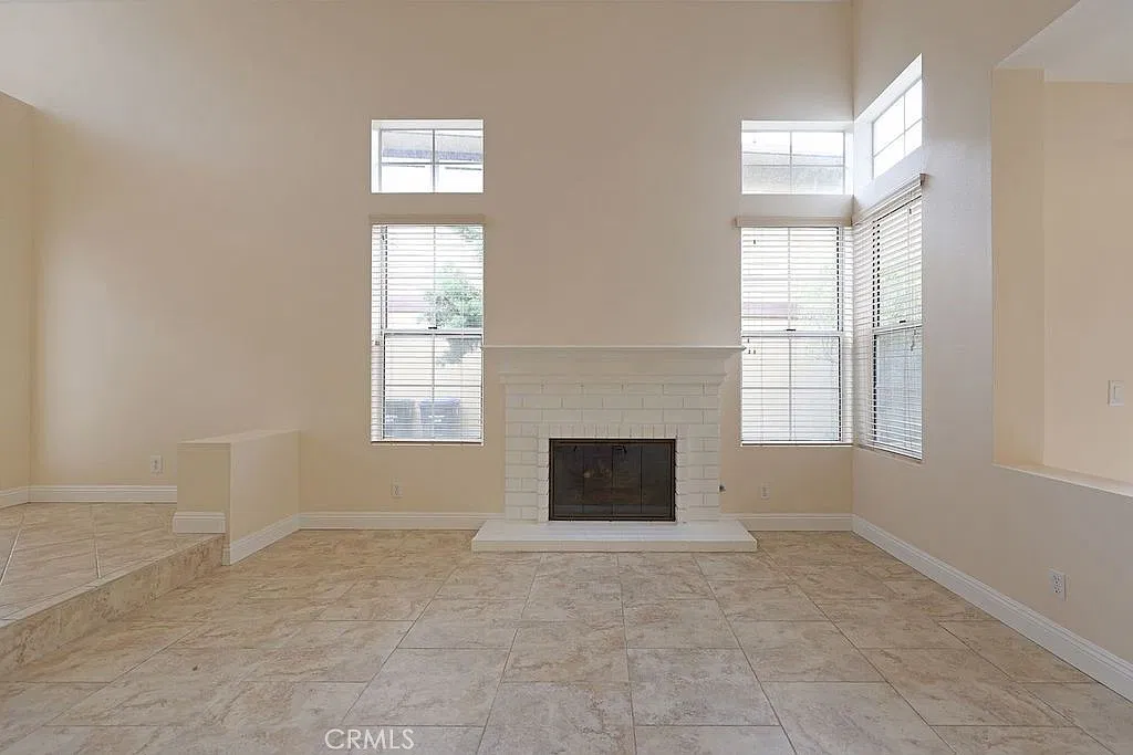 3 bed, 2.5 bath, 1881 sqft, $5,699 — Photo 4