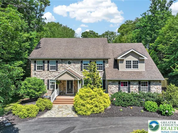 121 Chatham Hill Rd, Stroudsburg, PA 18360