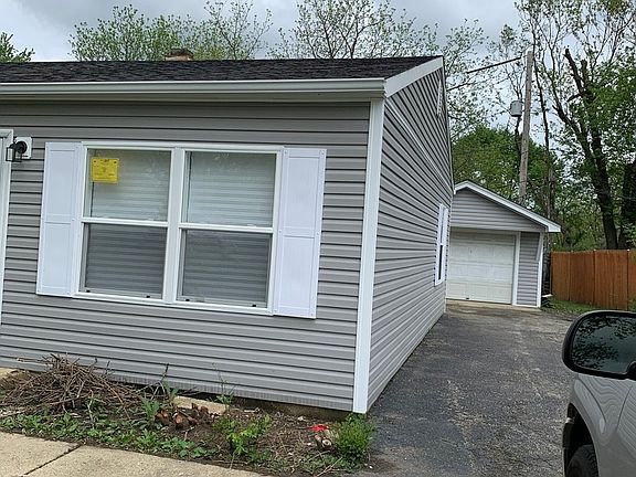 2nd image of 1008 Cypress Ln