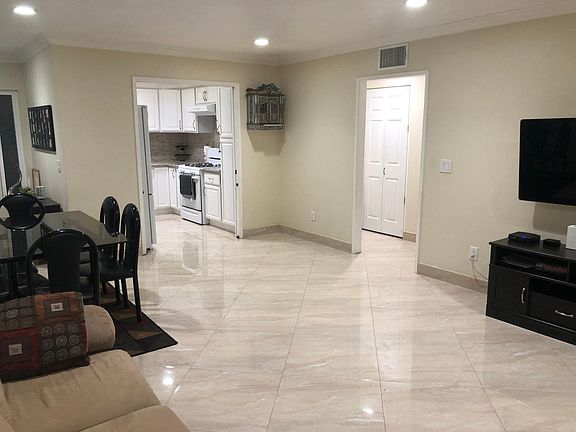 3rd image of 933 S Gumwood Ln
