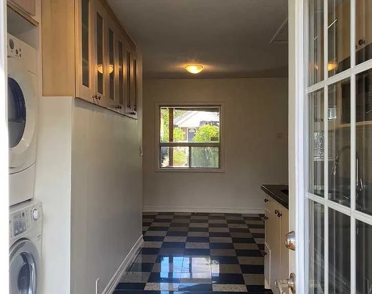 617 The Queensway #MAIN FL — Photo 8