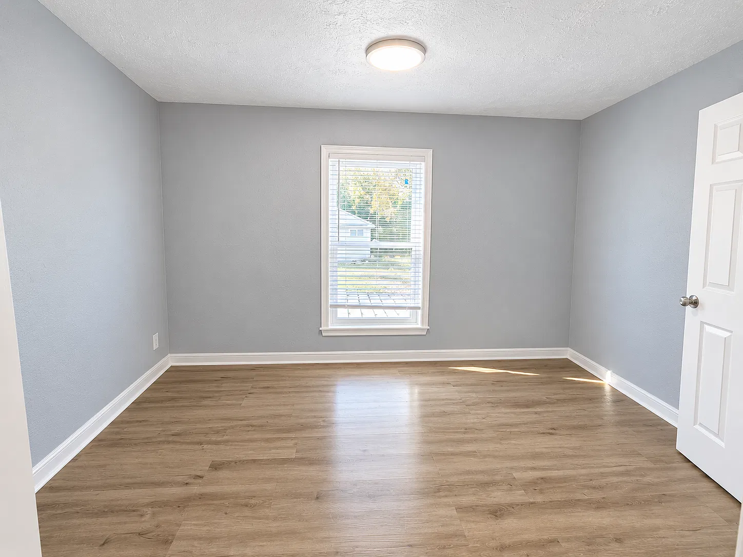 4 bed, 1200 sqft, $1,400 — Photo 4