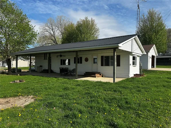 26103 210th Ave, Delhi, IA 52223