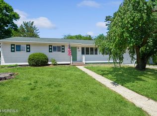 1122 Fairview Dr, Toms River, NJ 08753