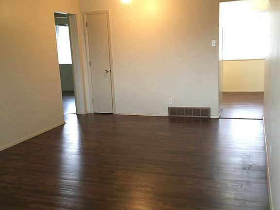 5th image of 723 Thompson Dr #2F