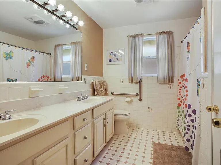 5029 Loveland St — Photo 12