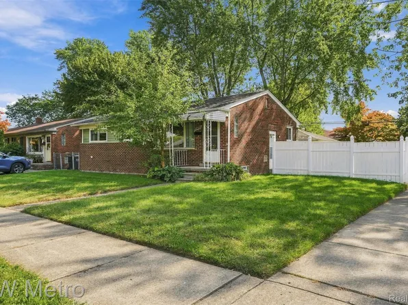 26391 Margareta, Redford, MI 48240