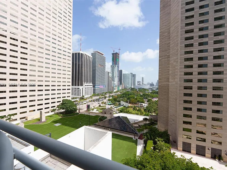 335 Biscayne Blvd #1600 — Photo 2