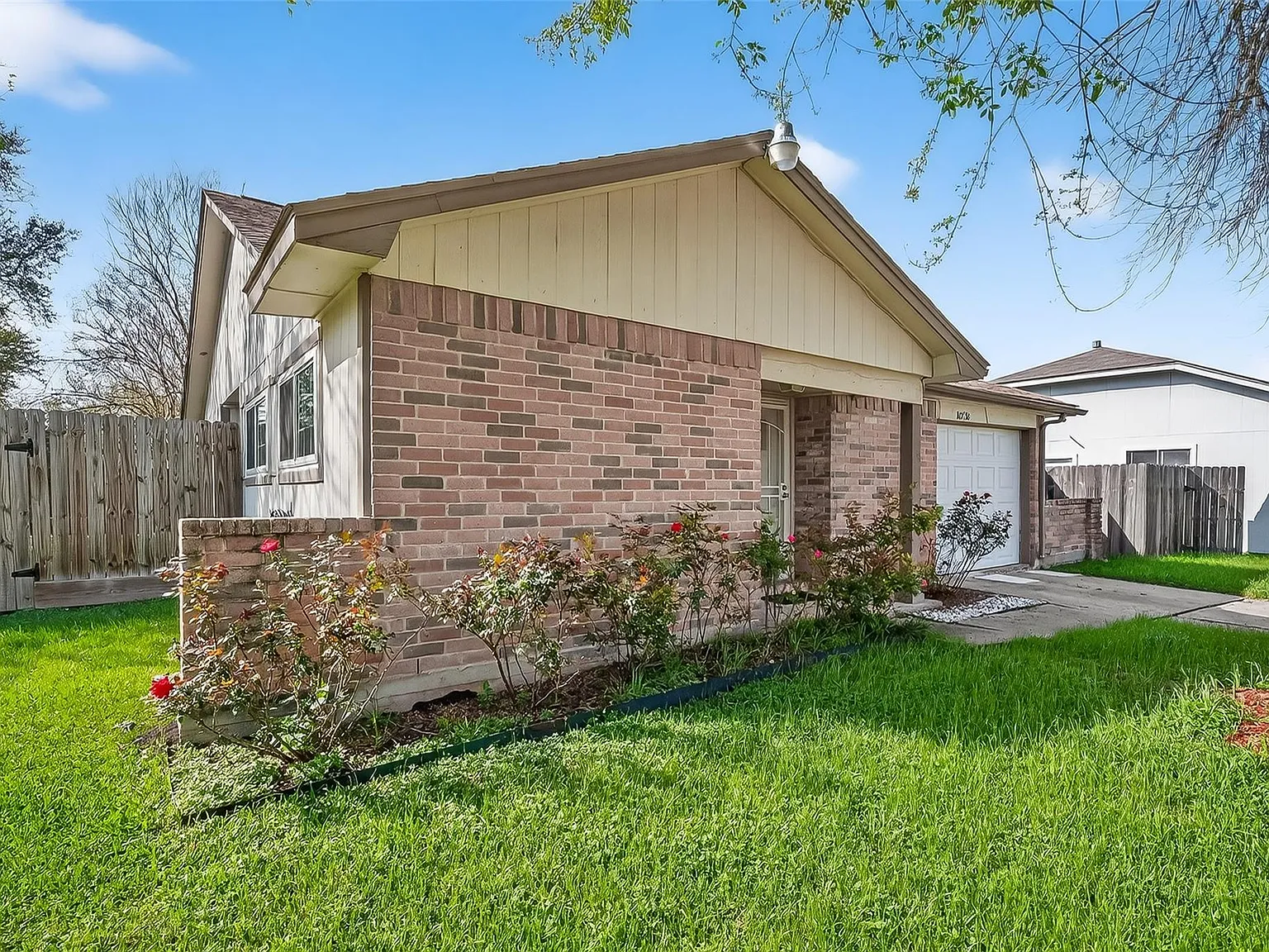 2 bed, 1.0 bath, 939 sqft, $1,550 — Photo 3