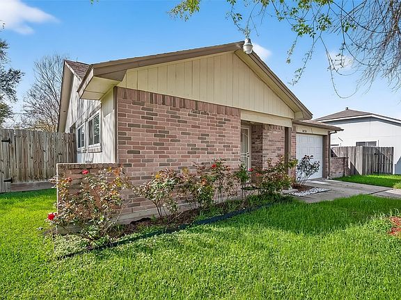 3rd image of 10738 Highland Woods Dr