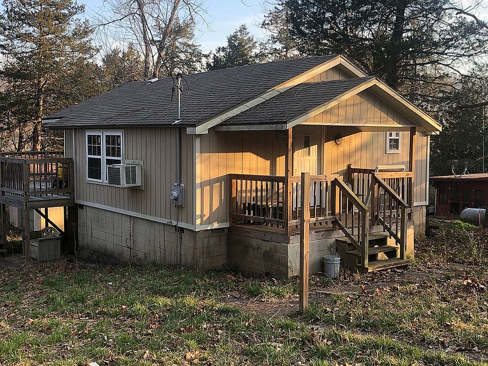 1st image of 392 Lakeview Ln