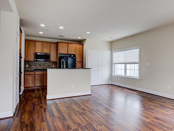 5th image of 13534 Station St Unit 13534