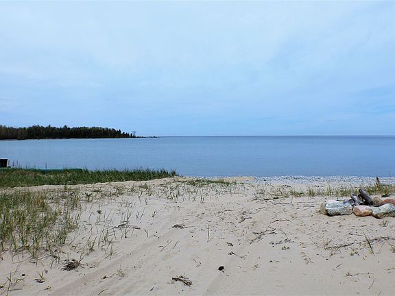 3rd image of 08235-19 Trillium Ct