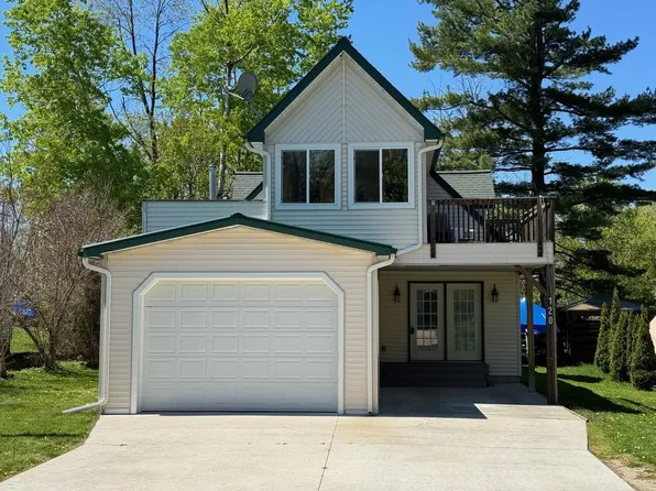 120 Flora Ave, Houghton Lake, MI 48629