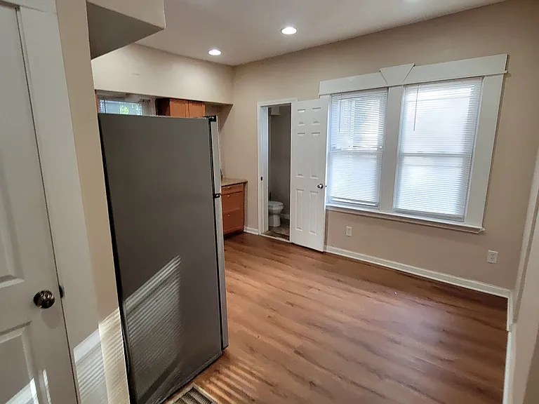 2266 Grandview Ave — Photo 3