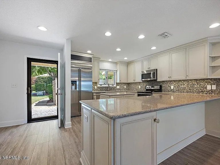 80 Fishermans Cove Rd — Photo 4