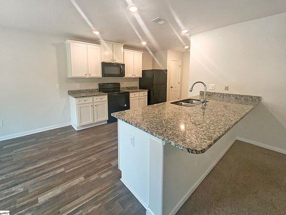 2nd image of 2078 Southlea Dr
