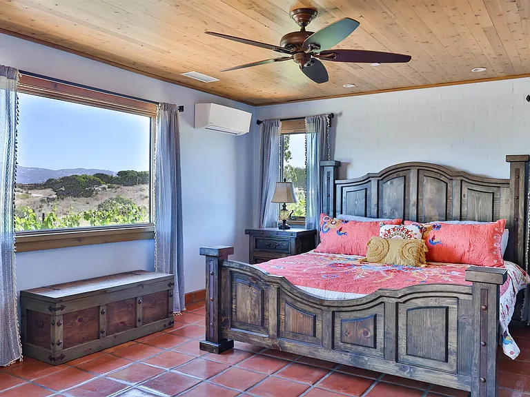 25933 Potrero Valley Rd — Photo 22