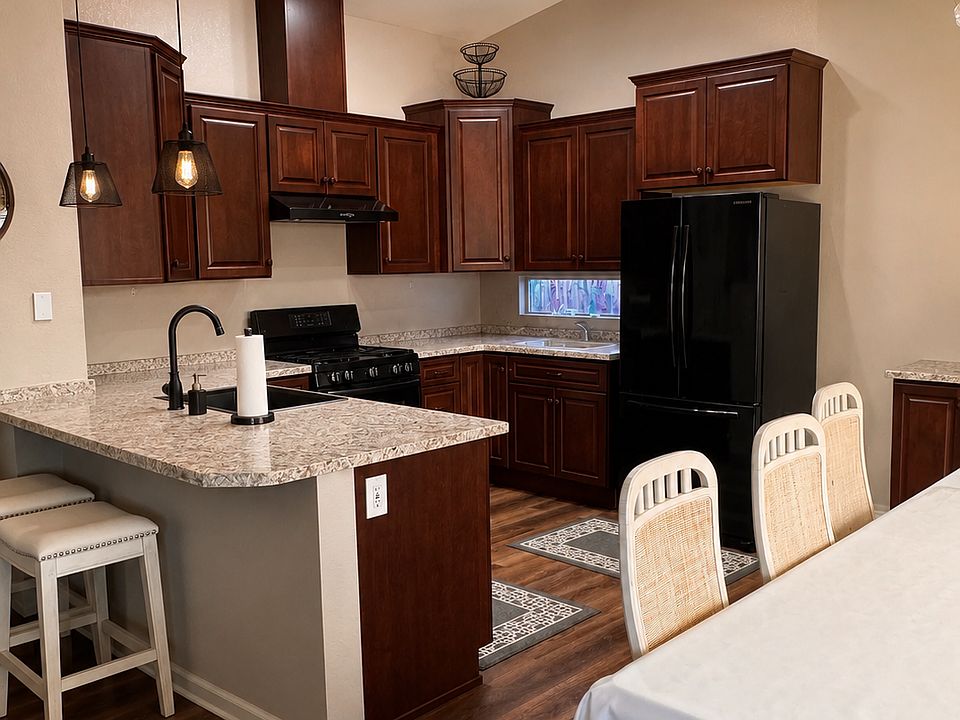 2nd image of 938 Reavis Ln