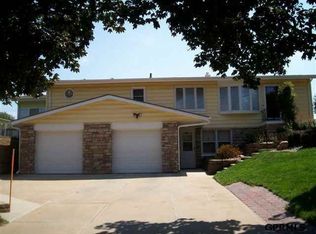 3071 S 44th St, Omaha, NE 68105